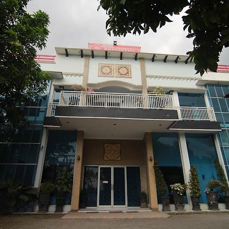 Hotel Boegenviel Syariah Lamongan Екстер'єр фото